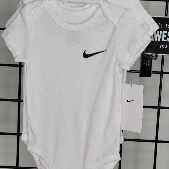 Adorable White Nike 3-Piece Onesie Set | Sizes 12 Months - Picture 12 of 12